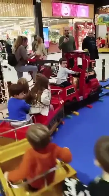 Vídeo de comboios e diversões num evento SomXXL (3)