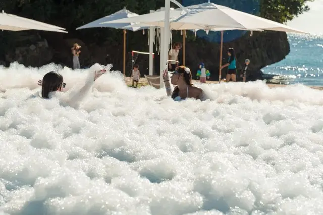 Foto de festas de espuma num evento SomXXL (4)