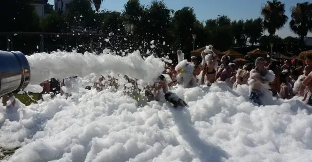 Foto de festas de espuma num evento SomXXL (5)