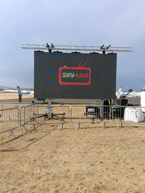 Foto de palcos e estruturas num evento SomXXL (15)