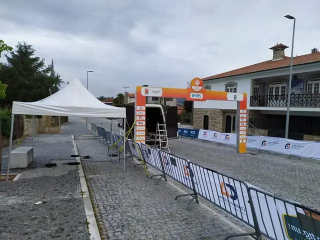 Foto de palcos e estruturas num evento SomXXL (21)