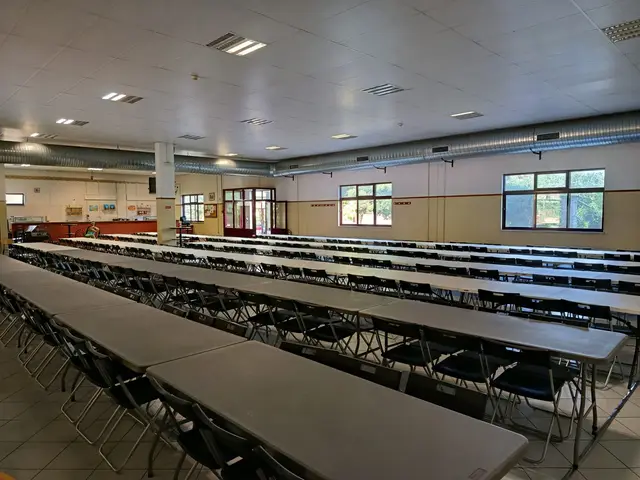 Foto de tendas e mobiliário num evento SomXXL (9)