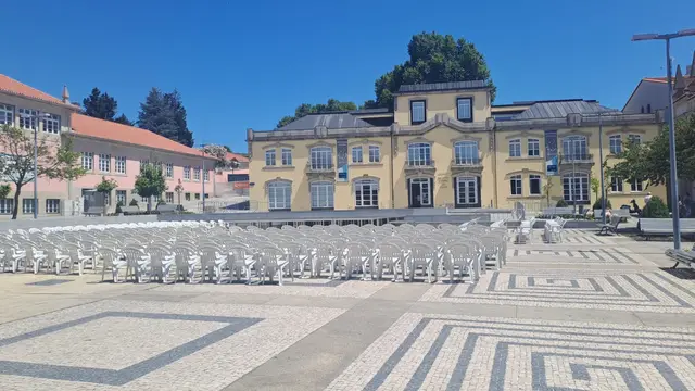 Foto de tendas e mobiliário num evento SomXXL (10)