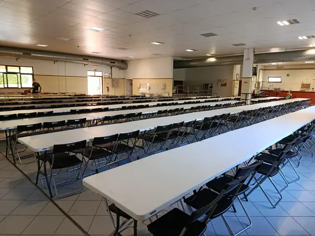 Foto de tendas e mobiliário num evento SomXXL (11)