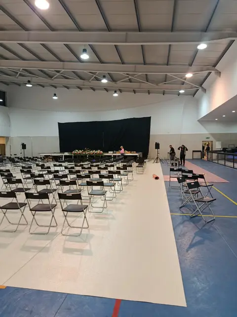 Foto de tendas e mobiliário num evento SomXXL (12)