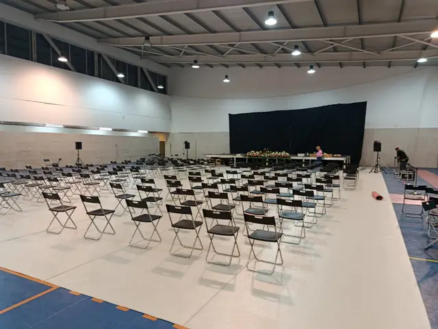 Foto de tendas e mobiliário num evento SomXXL (13)