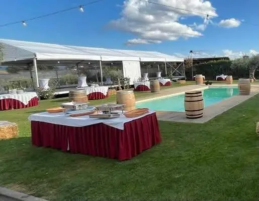 Foto de tendas e mobiliário num evento SomXXL (17)