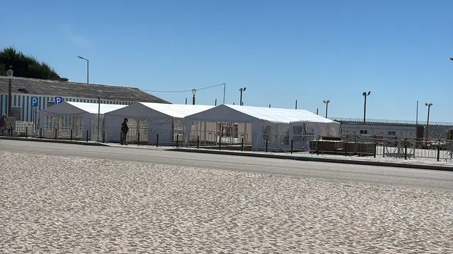 Foto de tendas e mobiliário num evento SomXXL (28)