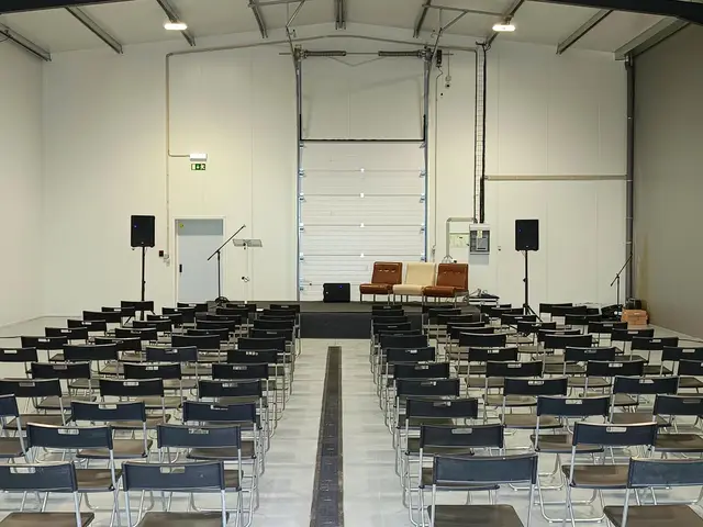 Foto de tendas e mobiliário num evento SomXXL (31)