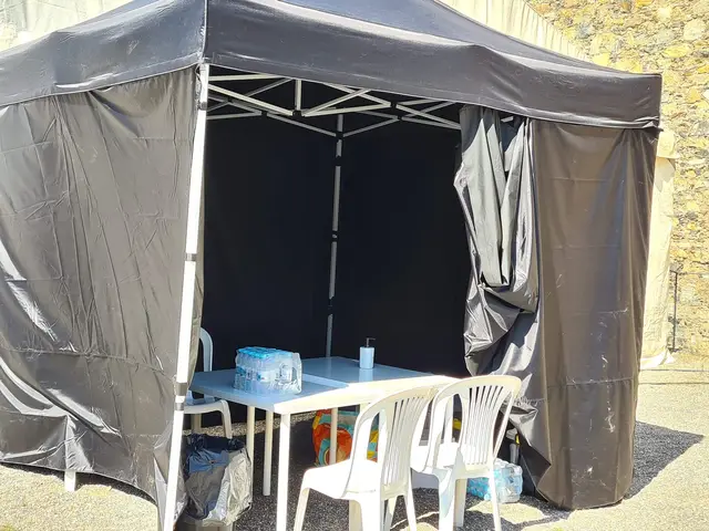 Foto de tendas e mobiliário num evento SomXXL (33)