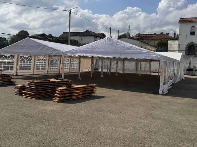Foto de tendas e mobiliário num evento SomXXL (38)