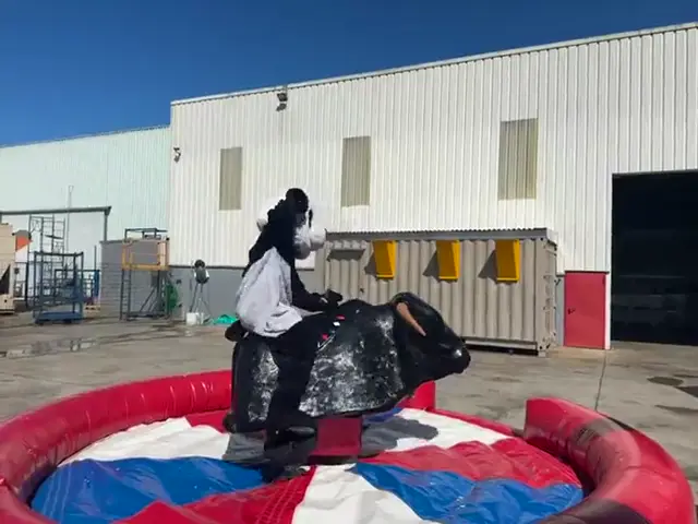 Vídeo de touro mecânico num evento SomXXL (2)